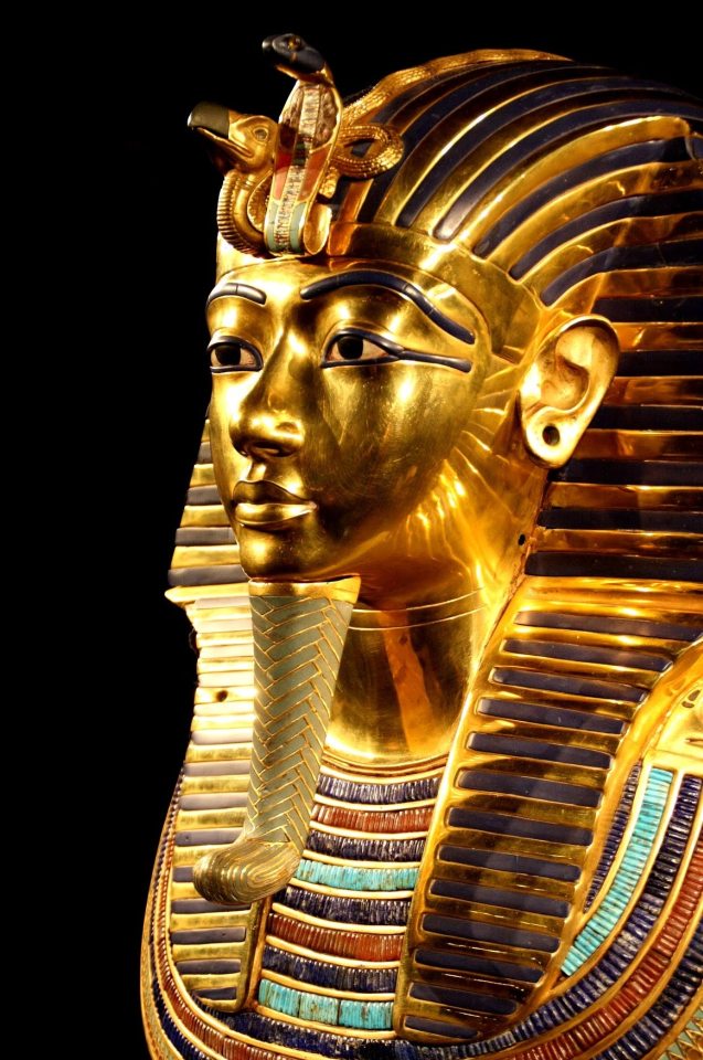 Statue eines Pharao Kopf golden mit Insignien