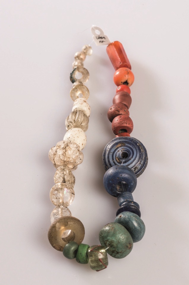 Perlenkette aus Glas, Silber, Bernstein, Halbedelsteinen, Wikingerzeit © Lunds Universitets Historika Museum - Foto: Andreas Jacob